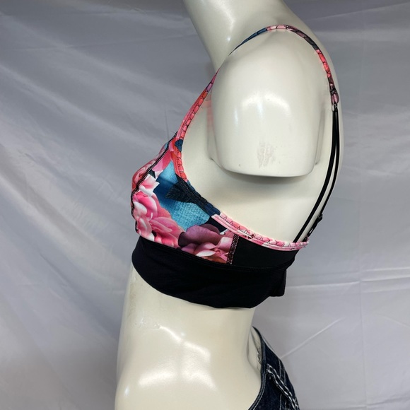 Women’s size 8 lululemon bra - Picture 3 of 7